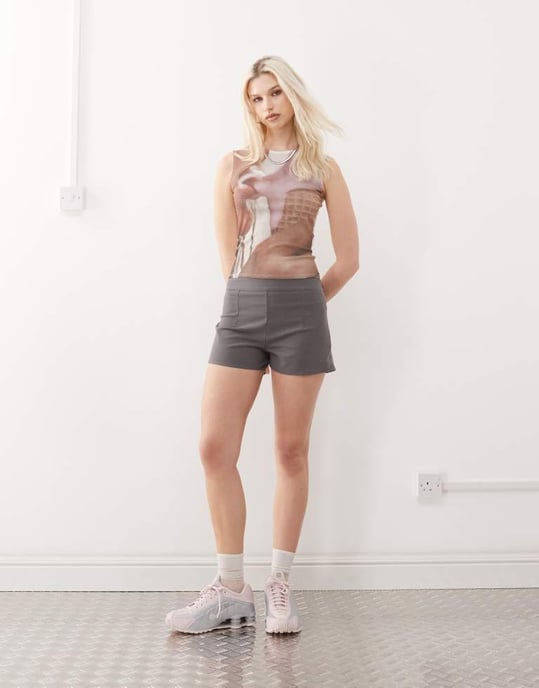 Återvunna Vintage skräddarsydda mikshorts i grått - Image 2
