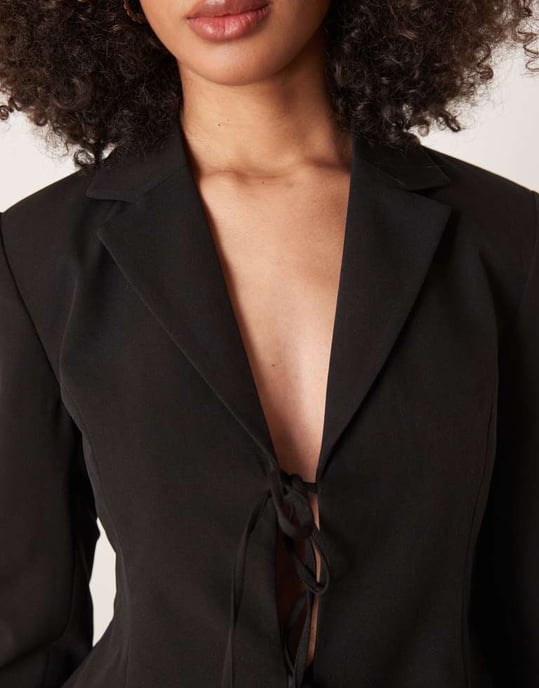 Gina Tricot tailored short fitted blazer with tie front bow detail in black - Image 3