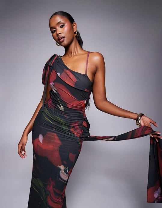 ASOS DESIGN stretch chiffon asymmetrisk draperad maxiklänning med kappa bak och sashesdetalj i mörk blommönster - Image 1