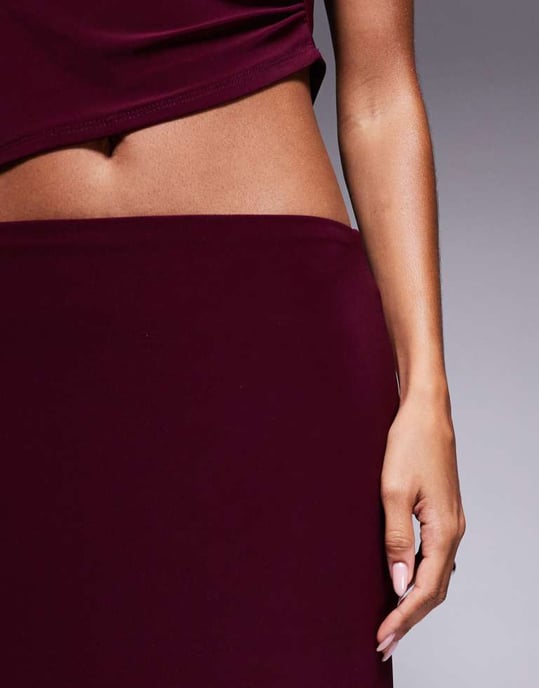 ASOS DESIGN co-ord slinky maxi kjol i vinröd - Image 4
