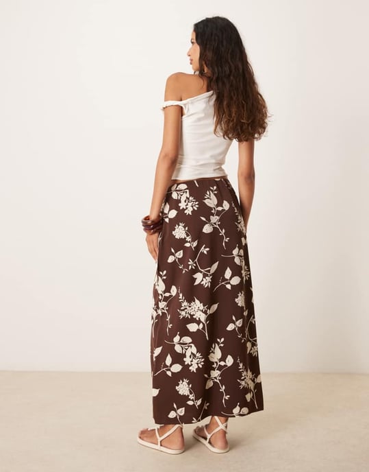 Abercrombie & Fitch maxi kjol med knyt-detalj i brunt blommönster - Image 2