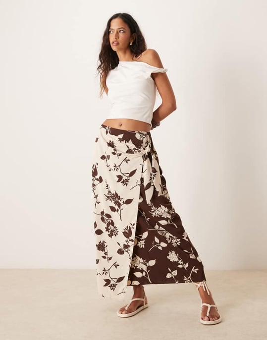 Abercrombie & Fitch maxi kjol med knyt-detalj i brunt blommönster - Image 4