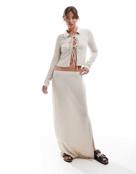 Vero Moda texturerad jersey maxikjol i beige - Image 1