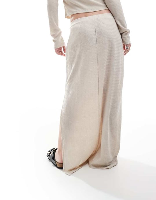 Vero Moda texturerad jersey maxikjol i beige - Image 2