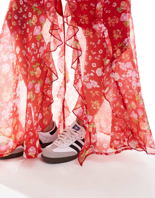 ASOS DESIGN petite chiffong volang maxikjol i blommönster - Image 3