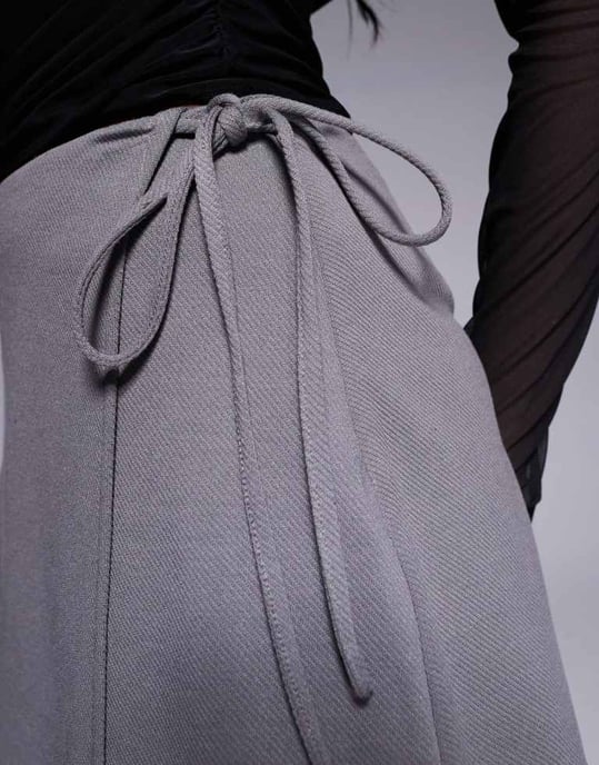 ASOS DESIGN jersey twill knytband kort kjol i grå - Image 4