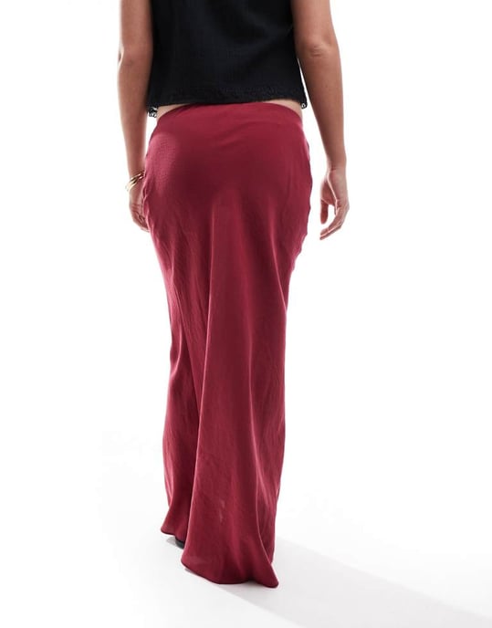 ASOS DESIGN mjuk känsla sned midi kjol i röd - Image 3