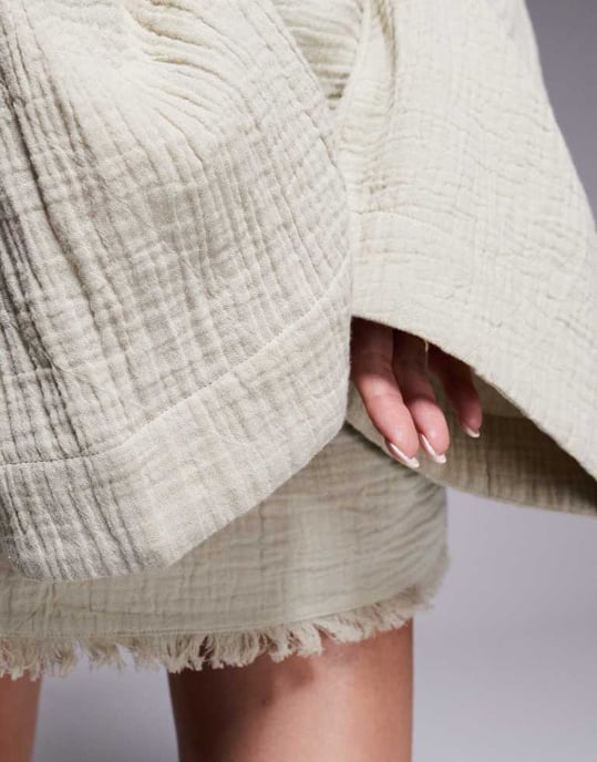 ASOS DESIGN Callie osttyg fransad långärmad strandklänning i tvättad salviagrön - Image 3