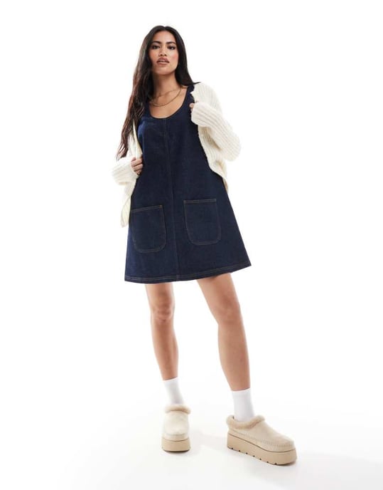 Miss Selfridge jeansklänning med lapplappsfickor - Image 1