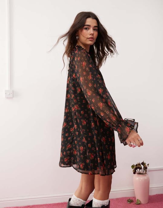 Miss Selfridge jokkdetalj smockklänning i svart - Image 4