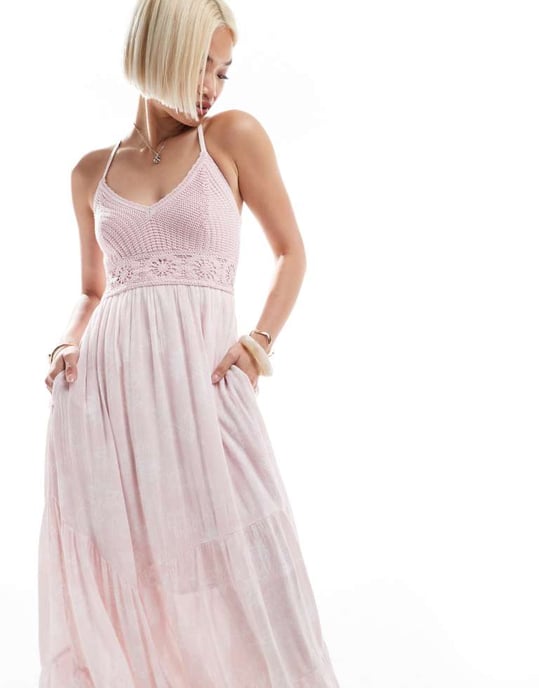 Hollister virkat och vävt mix maxi klänning med snedslå i rosa swirl mönster - Image 2