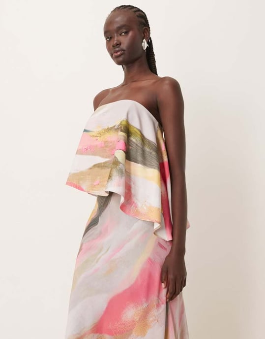 ASOS DESIGN bandeau asymmetrisk kontrasttygs sned maxiklänning i penseldragsmönster - Image 3