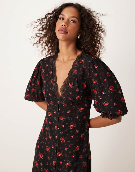 Miss Selfridge spetsdetalj knäppning maxi klänning i svart ros mönster - Image 2