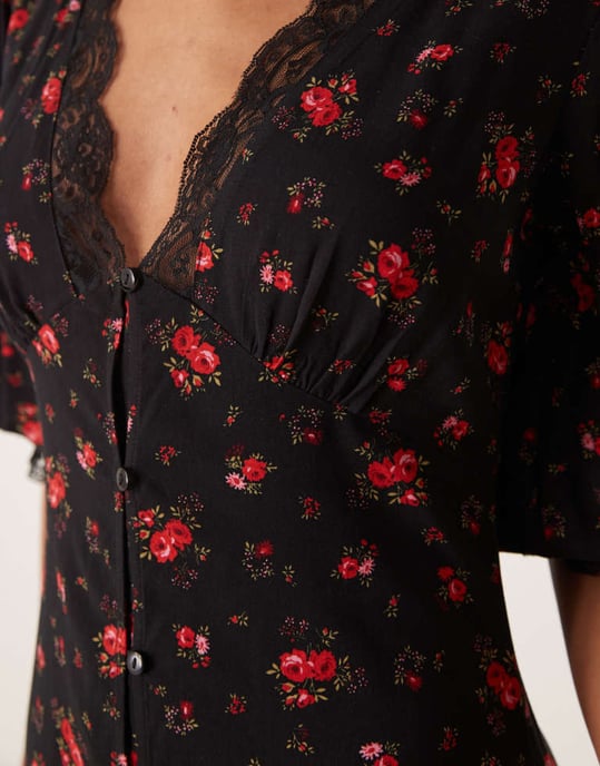 Miss Selfridge spetsdetalj knäppning maxi klänning i svart ros mönster - Image 4