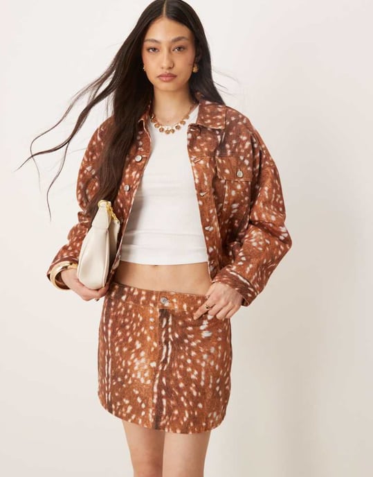 ASOS DESIGN denimmikrokjol med älgtryck - Image 2