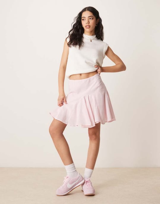 ASOS DESIGN bomulls godet flippig nederkant mini kjol i rosa - Image 2