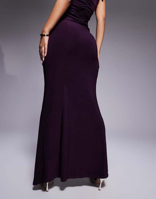 ASOS DESIGN samordnad slinky rynkad front maxikjol med framdelning i svartvinbär - Image 4