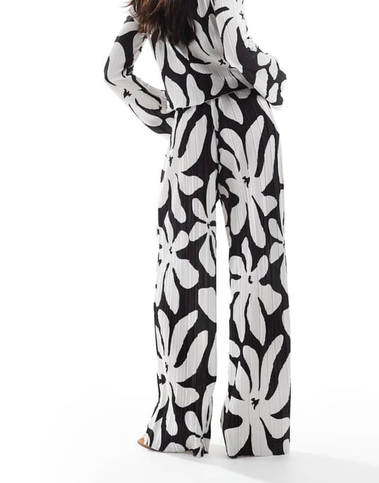 Vero Moda high waist wide leg plisse trouser co-ord in monochrome floral print - Image 2