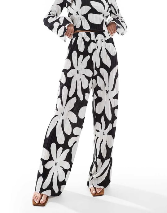 Vero Moda high waist wide leg plisse trouser co-ord in monochrome floral print - Image 3