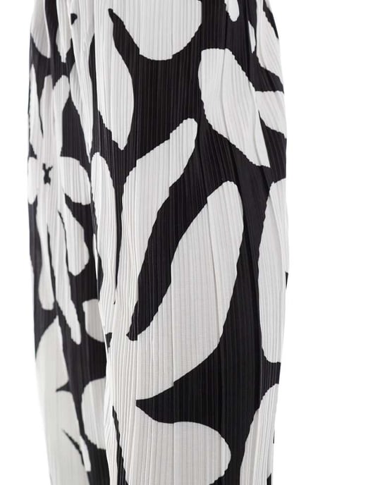 Vero Moda high waist wide leg plisse trouser co-ord in monochrome floral print - Image 4