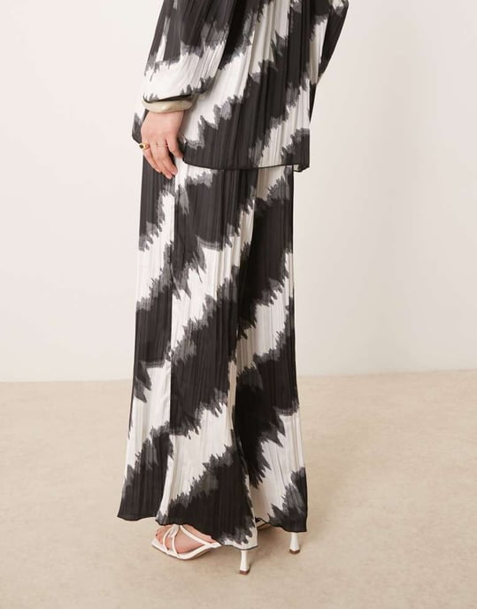 ASOS DESIGN plisse wide leg trouser co-ord in mono print - Image 3