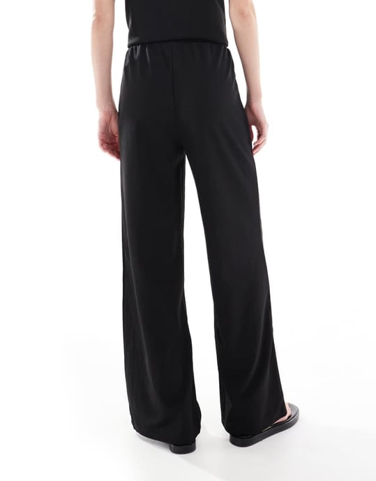 Vero Moda Tall wide leg jersey crepe trouser co-ord in black - Image 4