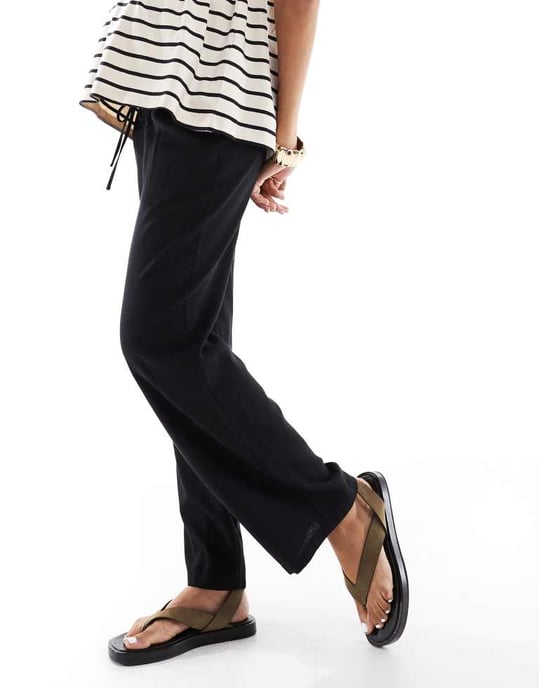 Vero Moda Maternity linen blend wide leg trousers in black - Image 4