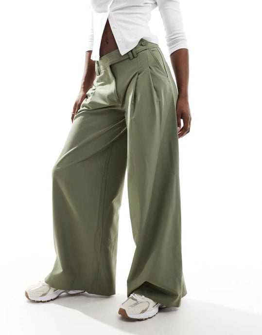ASOS DESIGN skräddarsydda super vida byxor i khaki - Image 2