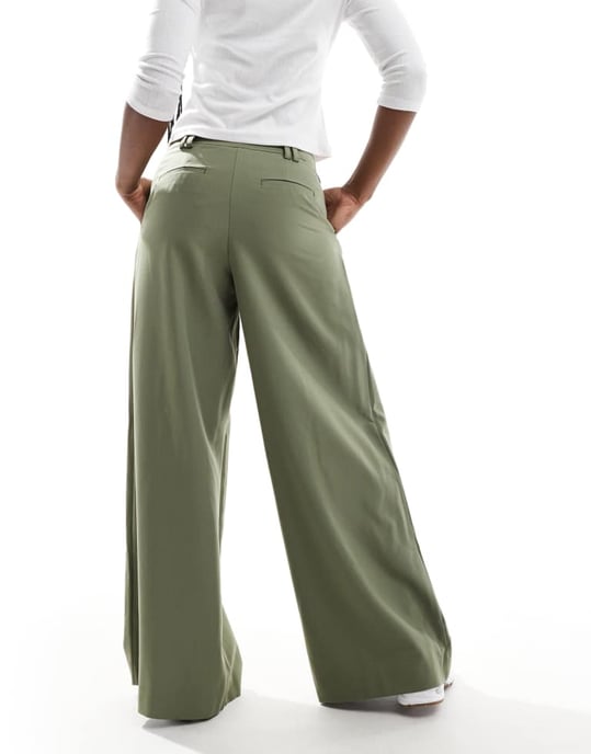 ASOS DESIGN skräddarsydda super vida byxor i khaki - Image 4