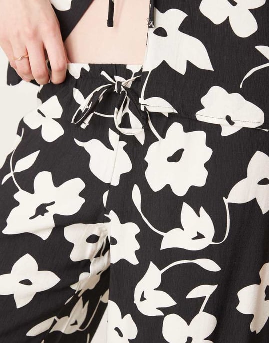 JDY wide leg trouser co-ord with floral print in black - Image 3