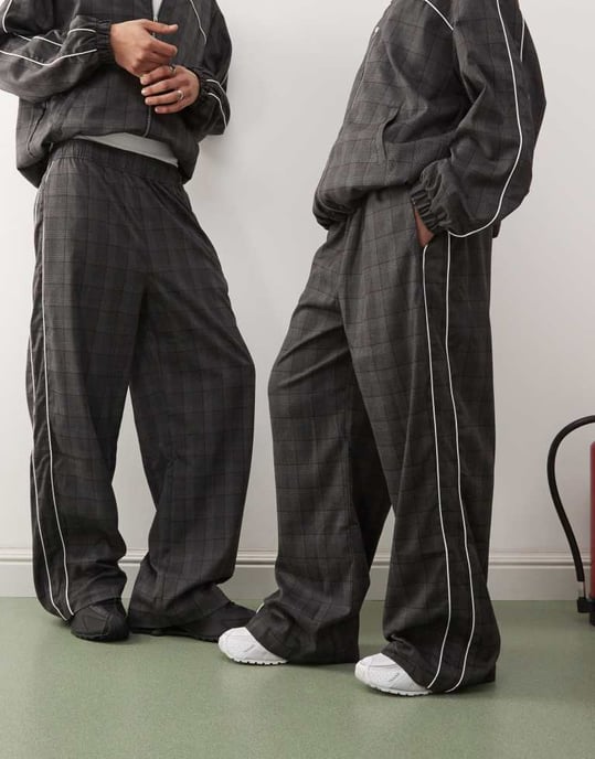 COLLUSION Unisex skräddarsydd jogger-koord i sportigt rutigt mönster - Image 4