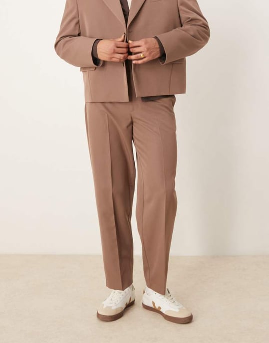 ASOS DESIGN oversized taperade kostymbyxor i brun - Image 2