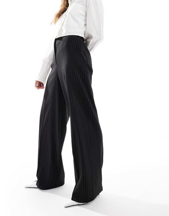 ASOS DESIGN skräddarsydda avslappnade raka byxor i svart randigt mönster - Image 3