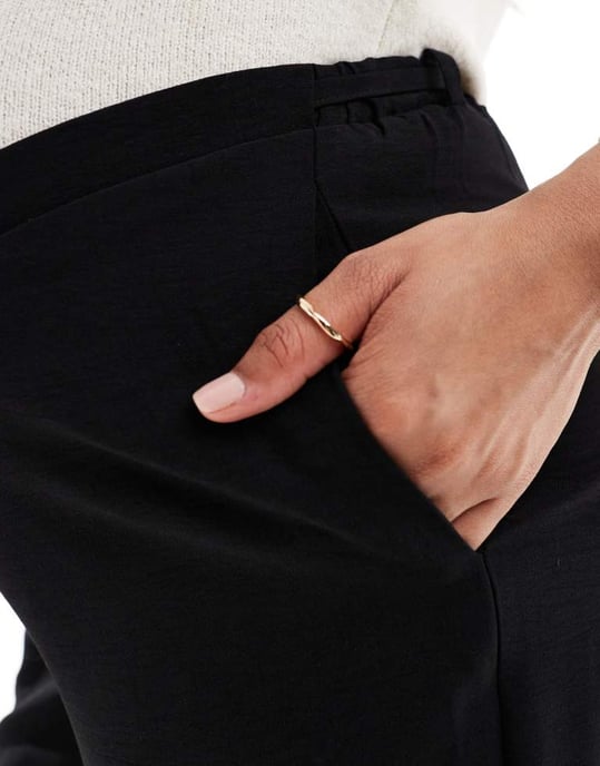 Vero Moda Gravid avslappnade skräddarsydda byxor i svart - Image 3