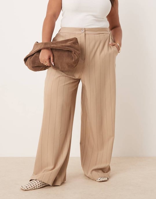 ASOS DESIGN Curve skräddarsydda avslappnade raka byxor i taupe-rand - Image 2