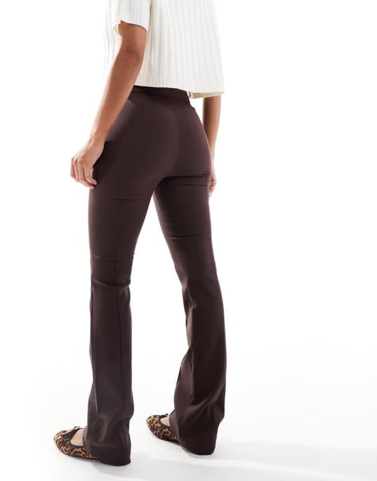ASOS DESIGN skräddarsydda pintuckbyxor i choklad - Image 2