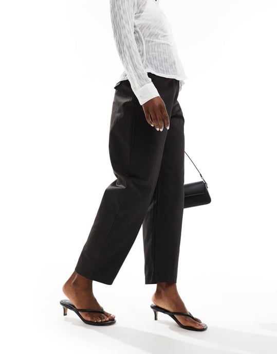 ASOS DESIGN skräddarsydd byxa med volymben i svart - Image 3
