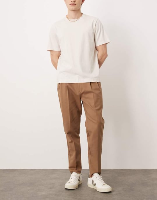 ASOS DESIGN smart tapered bomullschinosbyxor i brunt - Image 1