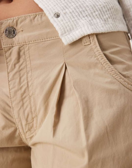 ASOS DESIGN vid ben plisserad avslappnad byxa i beige - Image 3