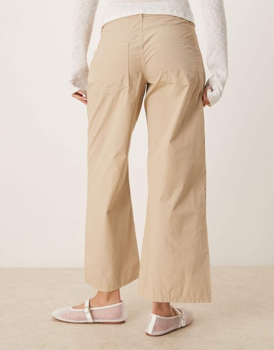 ASOS DESIGN vid ben plisserad avslappnad byxa i beige - Image 4