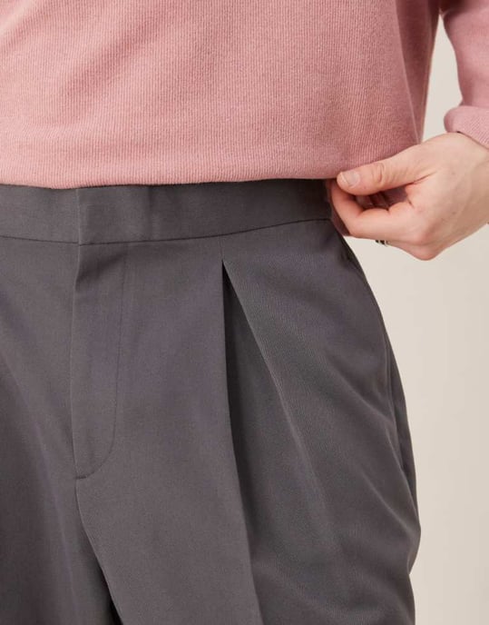 ASOS DESIGN smart vida byxor med framvända veck i grått med elastisk midja - Image 2