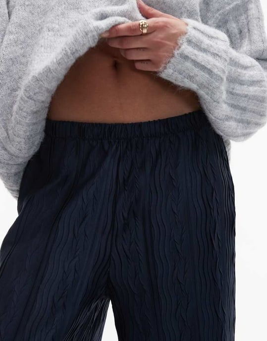 Topshop krinklad plissé vida byxor i marinblått - Image 3