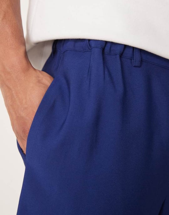 ASOS DESIGN smart vida byxor med elastisk midja i marinblå - Image 3