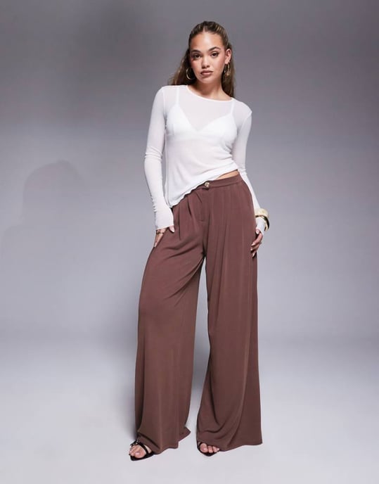ASOS DESIGN super vid modalbyxa med veckdetalj i choklad - Image 1