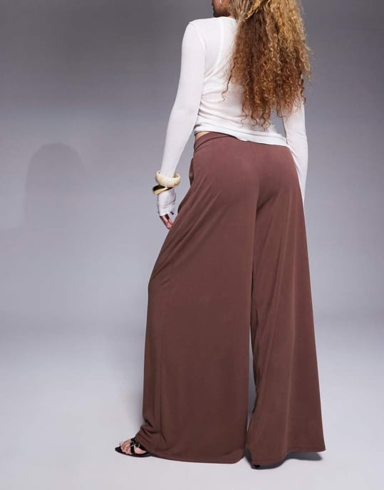 ASOS DESIGN super vid modalbyxa med veckdetalj i choklad - Image 2