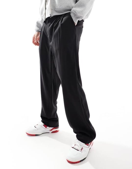 Jack & Jones vid passform med veckad front smart byxa i svart - Image 2