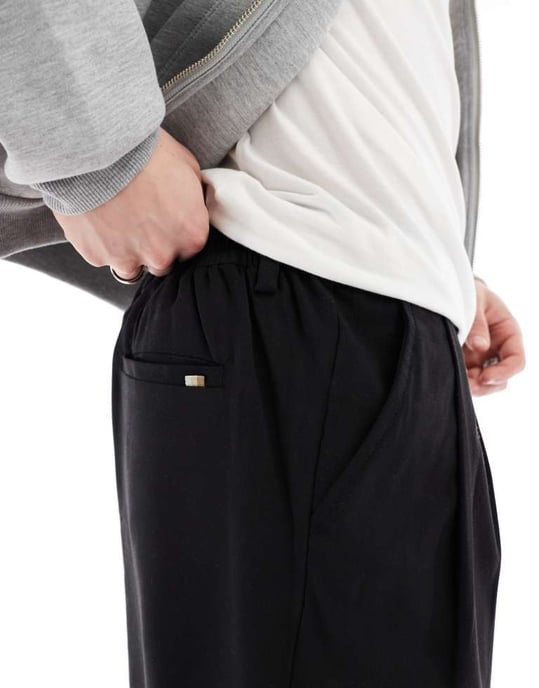 Jack & Jones vid passform med veckad front smart byxa i svart - Image 3