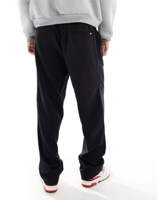 Jack & Jones vid passform med veckad front smart byxa i svart - Image 4