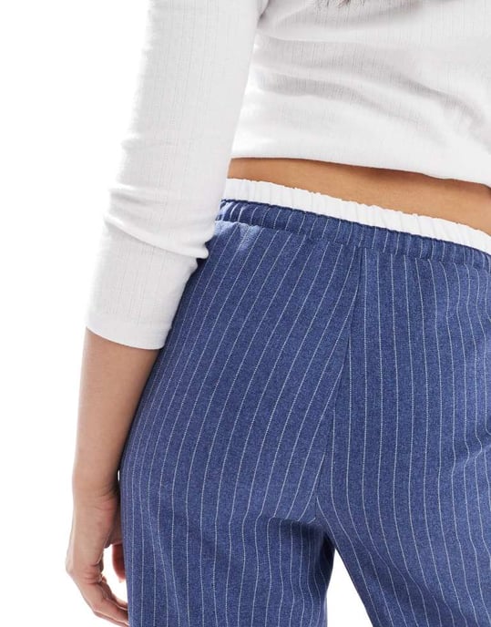 ASOS DESIGN skräddarsydda vida byxor med kontrasterande midja i blå rand - Image 3