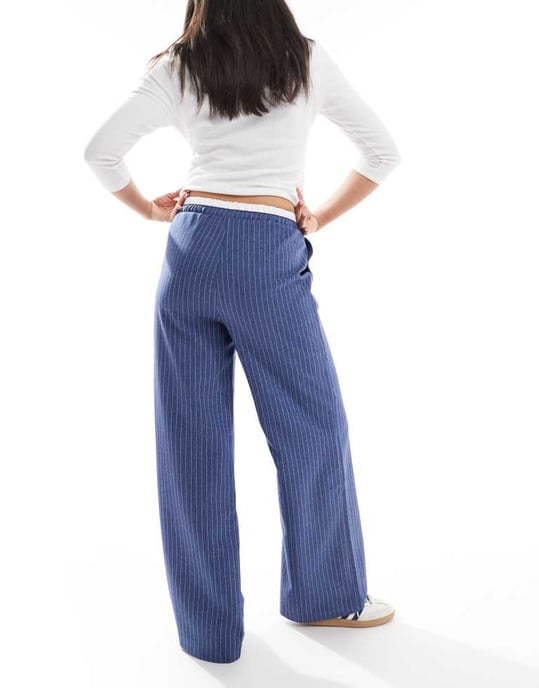 ASOS DESIGN skräddarsydda vida byxor med kontrasterande midja i blå rand - Image 4